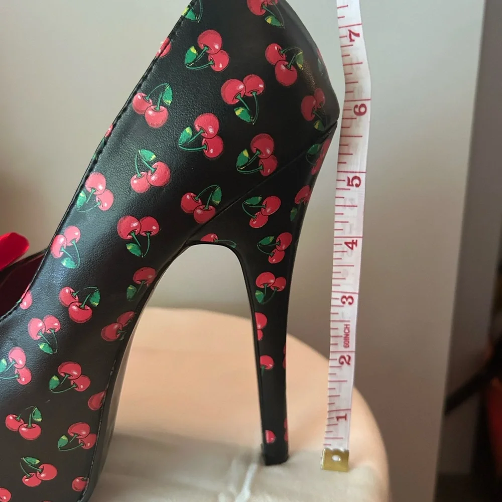 Pin Up Couture Platform Heels - Picture 8 of 8